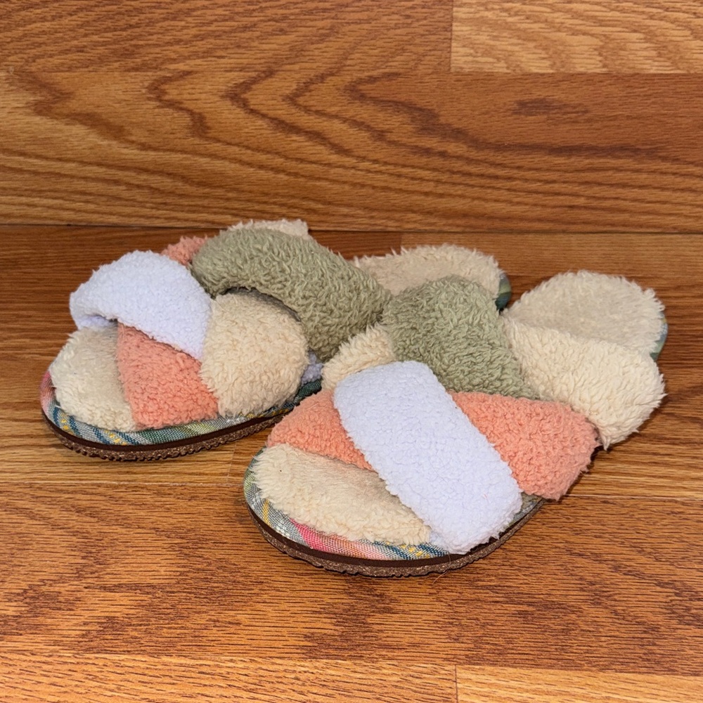 Feelgoodz Women's Equinox Sherpa Cross-Strap Slipper
